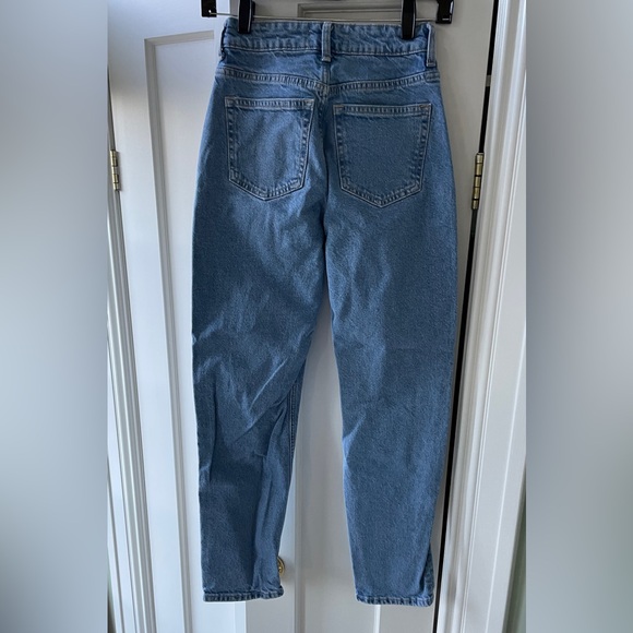 Classic Blue Women’s High Waist Jeans by H& M. Size: 2 - Picture 2 of 3